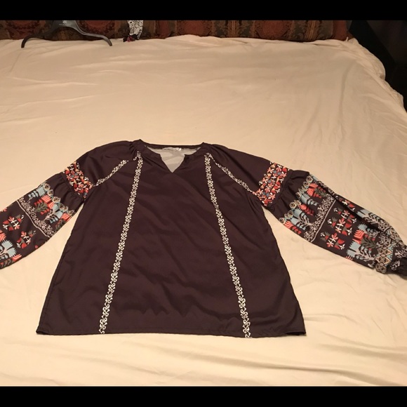 Woman’s XL Blouse. - Picture 2 of 3